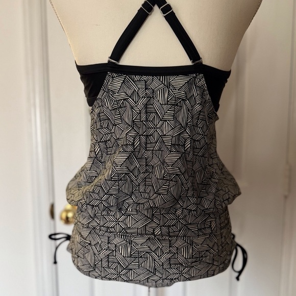 “ATHLETA” Laguna Side Scrunch Tankini - Picture 13 of 16